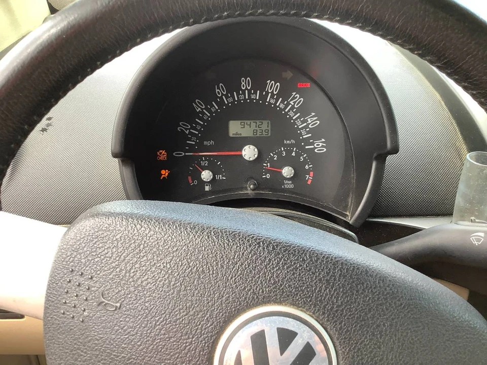 2003 Volkswagen New Beetle - Image 8 of 9