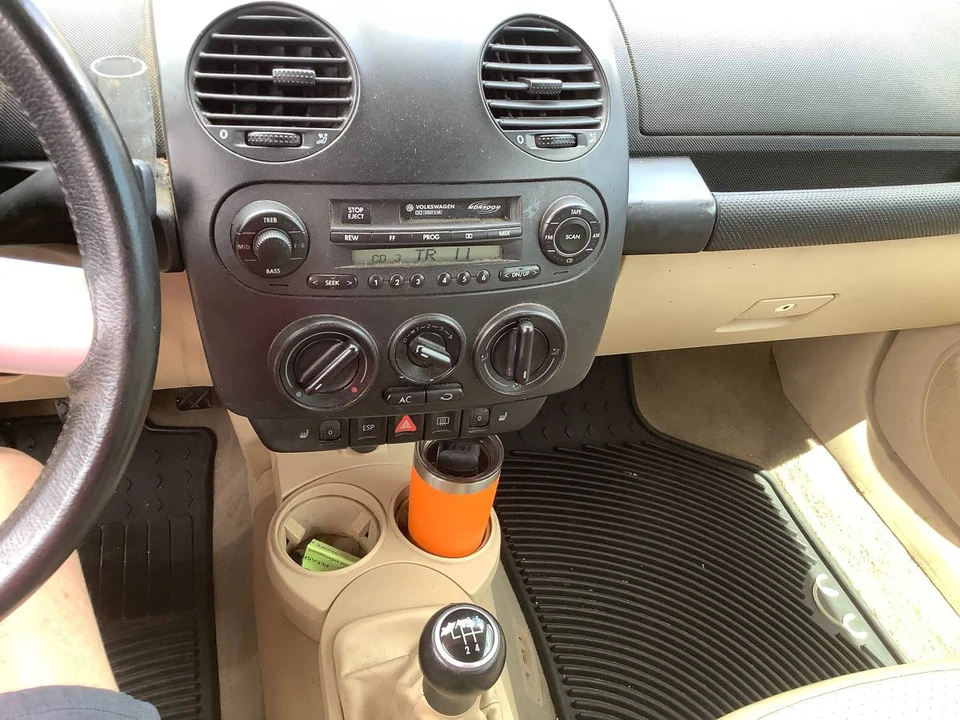2003 Volkswagen New Beetle - Image 7 of 9