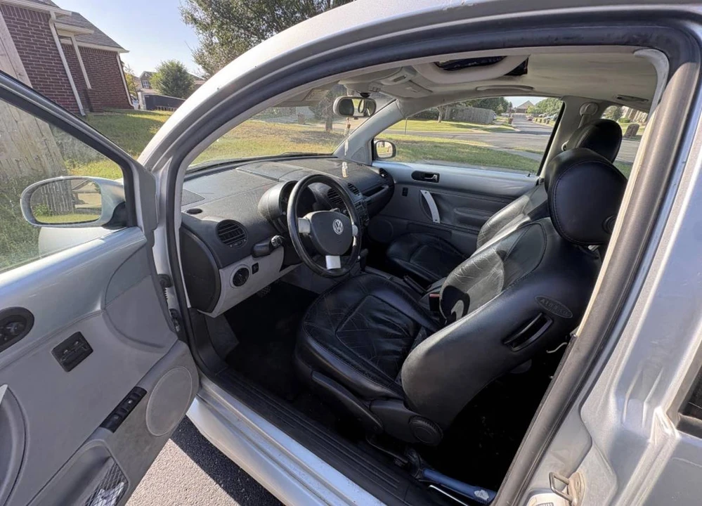 2003 Volkswagen New Beetle - Image 5 of 6