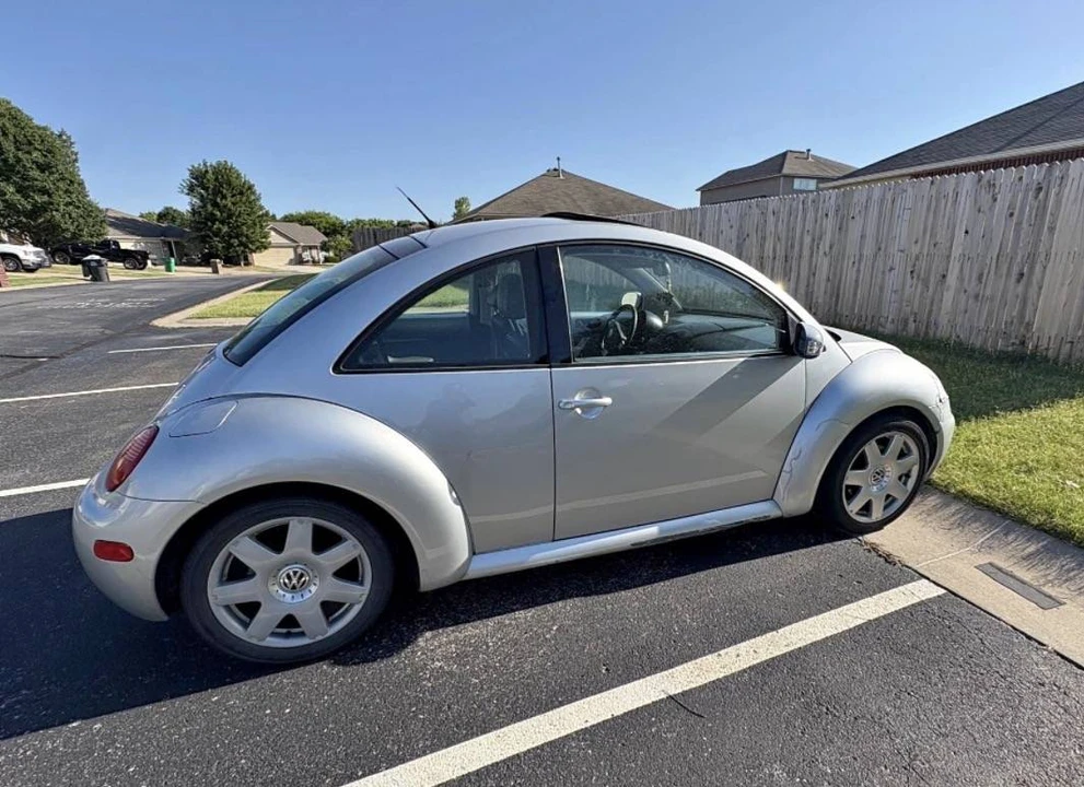 2003 Volkswagen New Beetle - Image 2 of 6