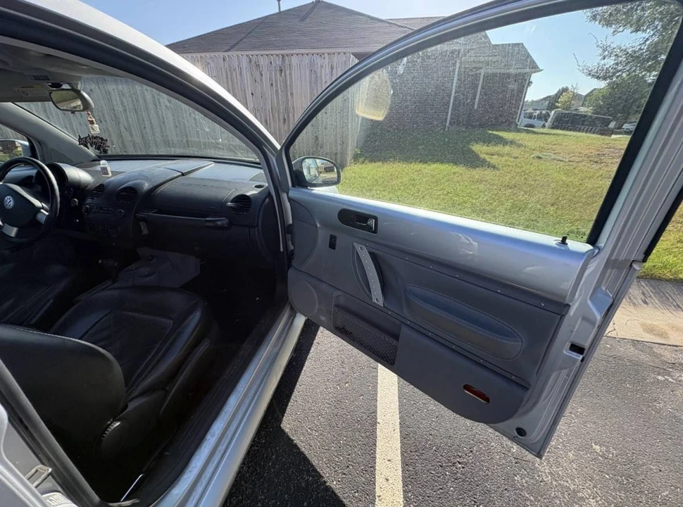 2003 Volkswagen New Beetle - Image 6 of 6