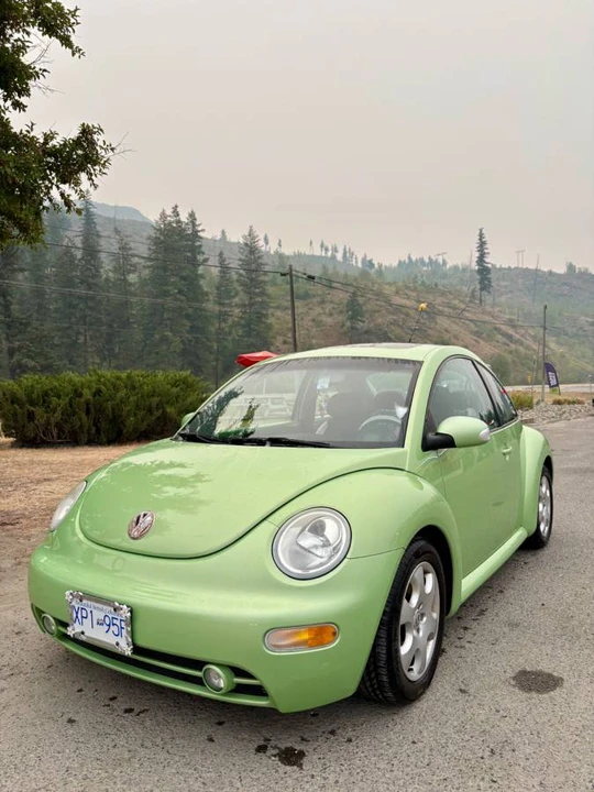 2003 Volkswagen New Beetle - Image 7 of 8