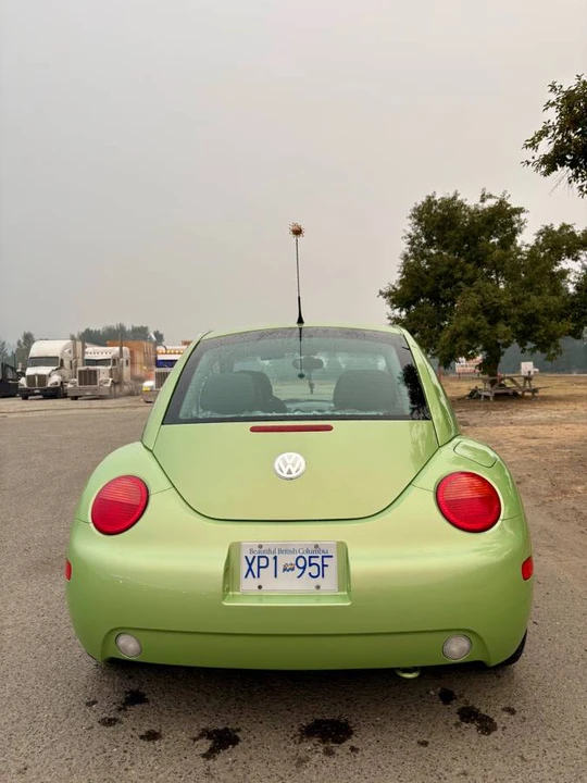 2003 Volkswagen New Beetle - Image 4 of 8