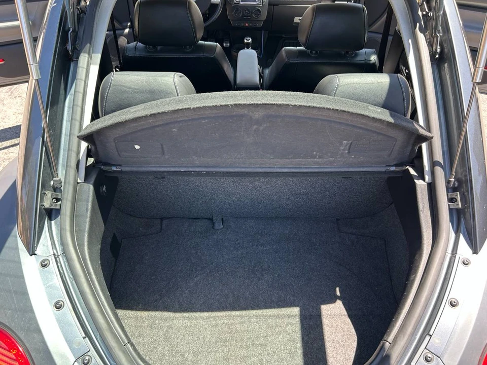 2003 Volkswagen New Beetle - Image 19 of 24