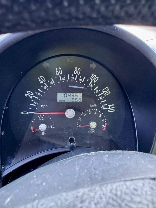 2003 Volkswagen New Beetle - Image 6 of 12