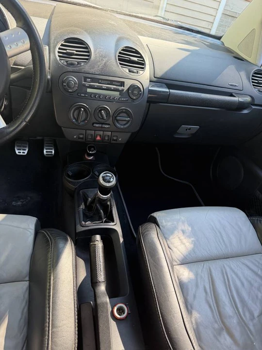 2003 Volkswagen New Beetle - Image 10 of 14