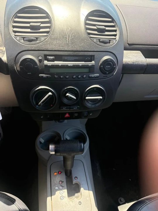 2003 Volkswagen New Beetle - Image 11 of 12