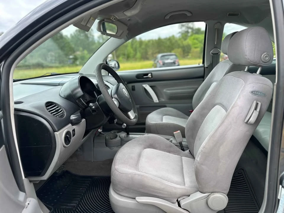 2003 Volkswagen New Beetle - Image 8 of 11