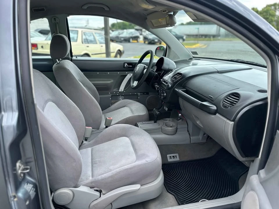2003 Volkswagen New Beetle - Image 9 of 11