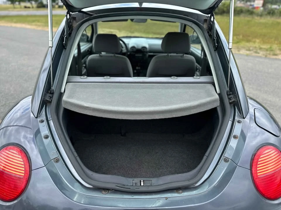 2003 Volkswagen New Beetle - Image 10 of 11