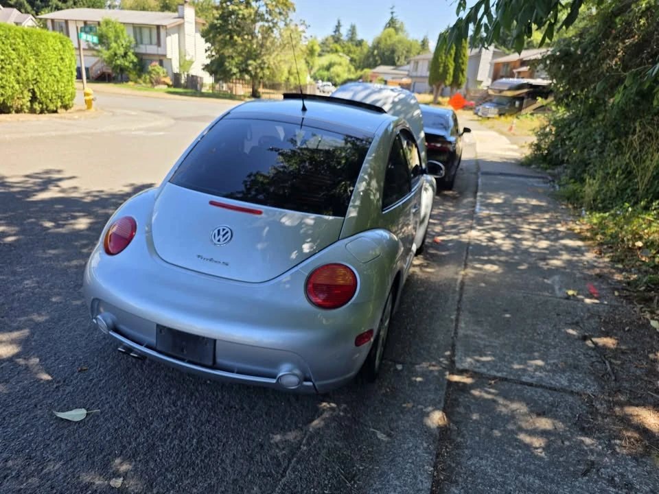 2003 Volkswagen New Beetle - Image 5 of 10