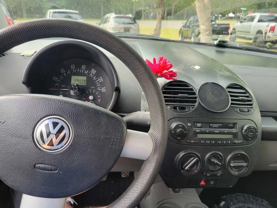 2003 Volkswagen New Beetle - Image 7 of 8