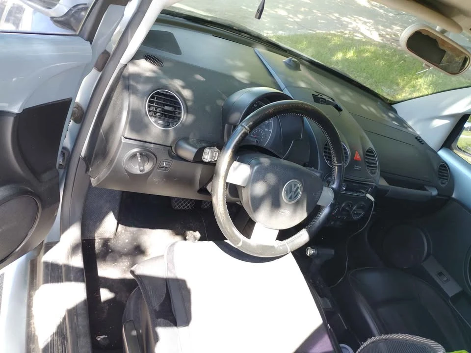 2003 Volkswagen New Beetle - Image 2 of 5