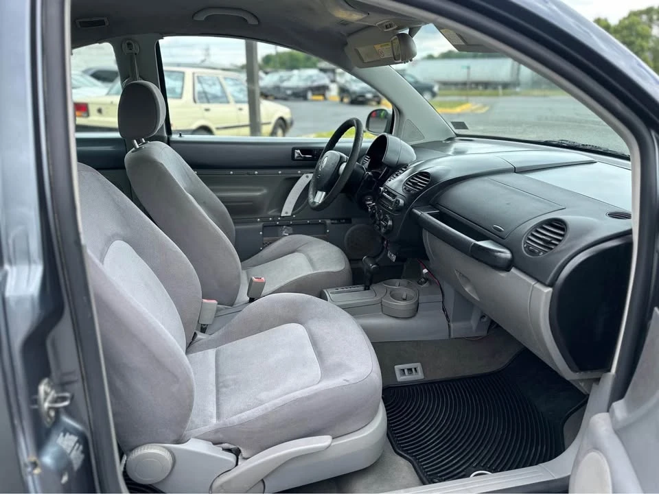 2003 Volkswagen New Beetle - Image 8 of 10