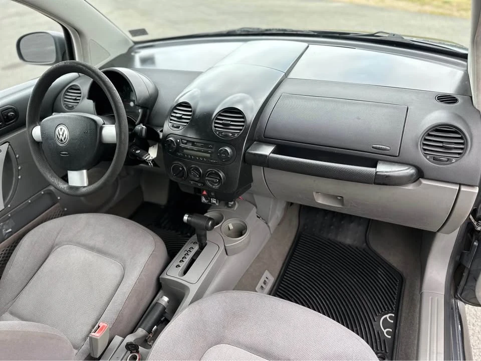 2003 Volkswagen New Beetle - Image 10 of 10