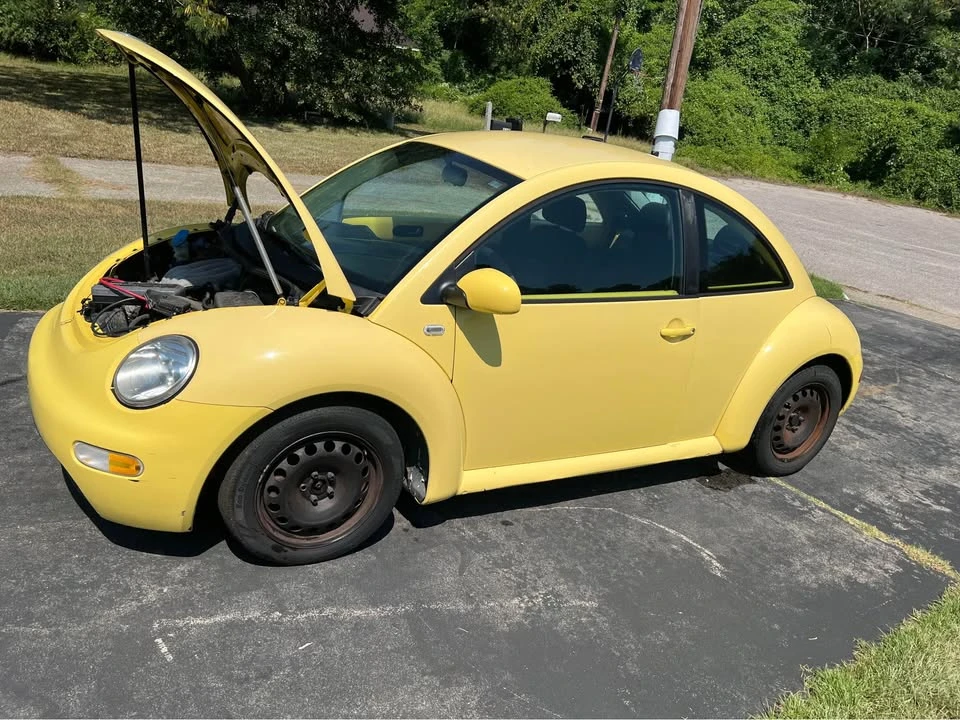 2003 Volkswagen New Beetle - Image 2 of 11