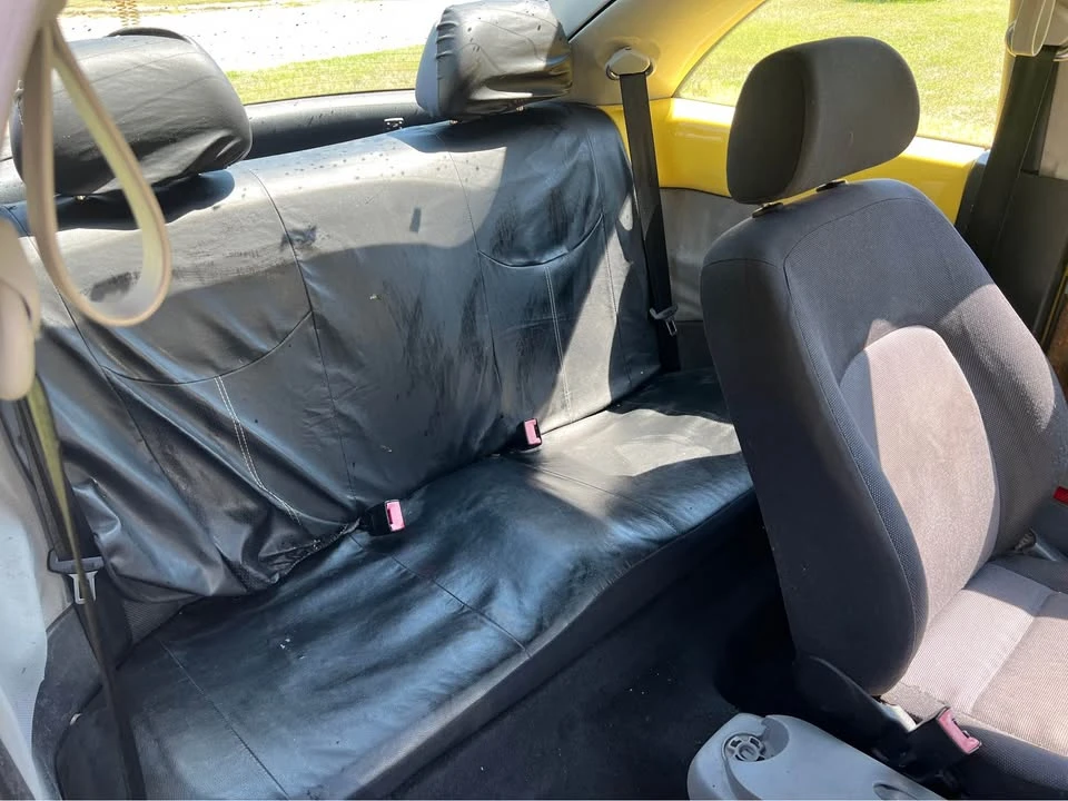 2003 Volkswagen New Beetle - Image 8 of 11