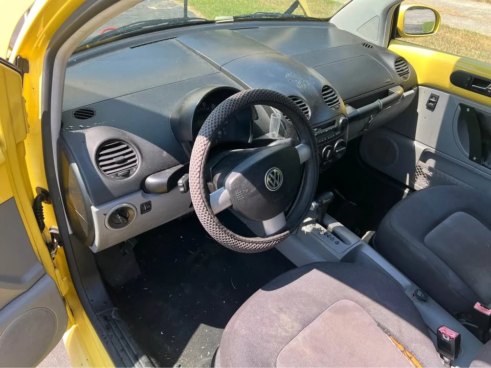 2003 Volkswagen New Beetle - Image 6 of 11