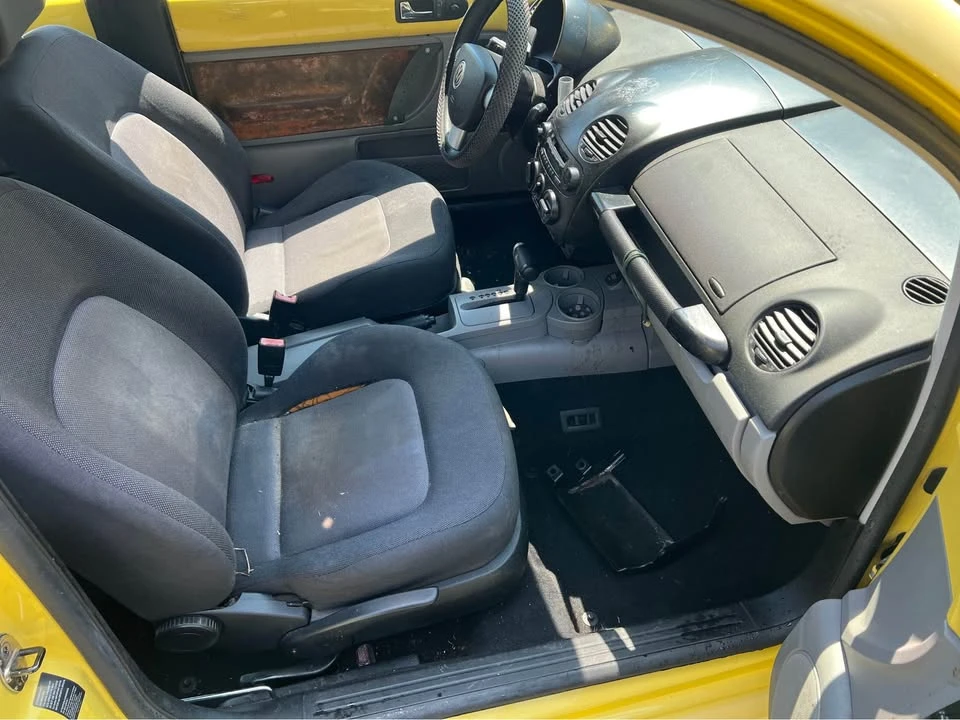 2003 Volkswagen New Beetle - Image 9 of 11