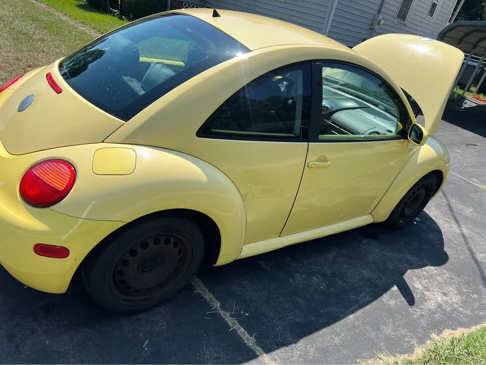 2003 Volkswagen New Beetle - Image 4 of 11