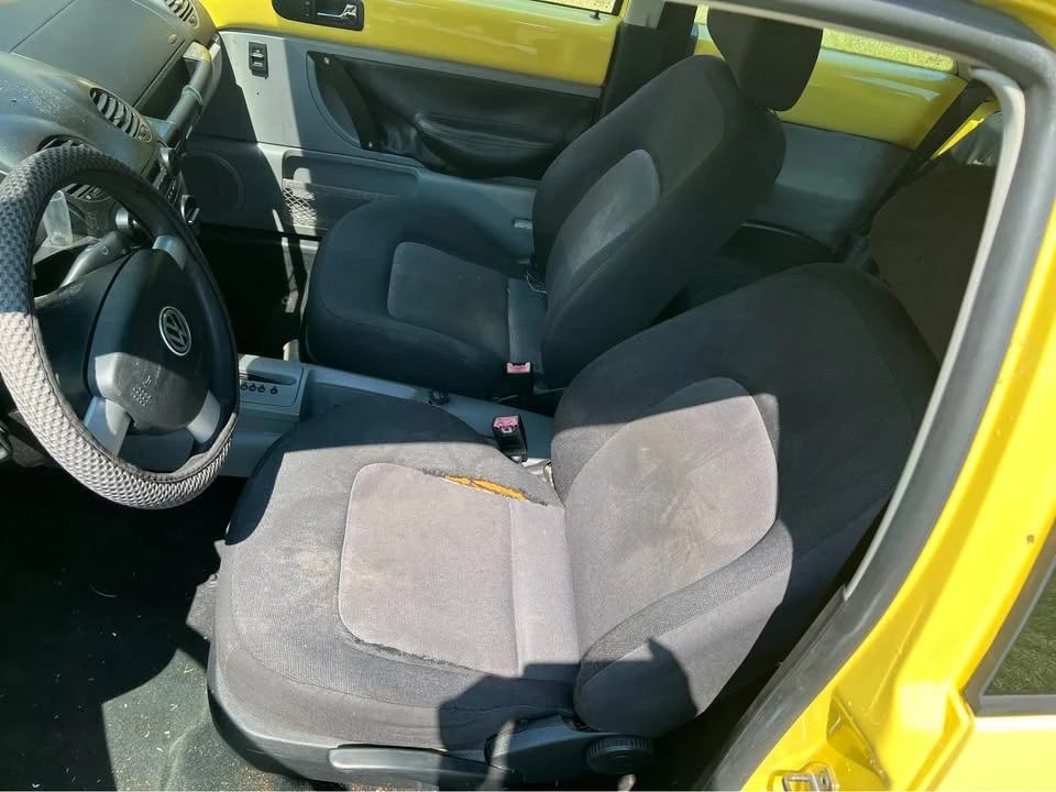 2003 Volkswagen New Beetle - Image 7 of 11