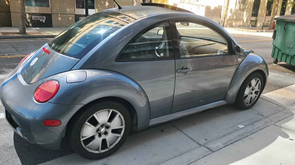 2003 Volkswagen New Beetle - Image 2 of 2