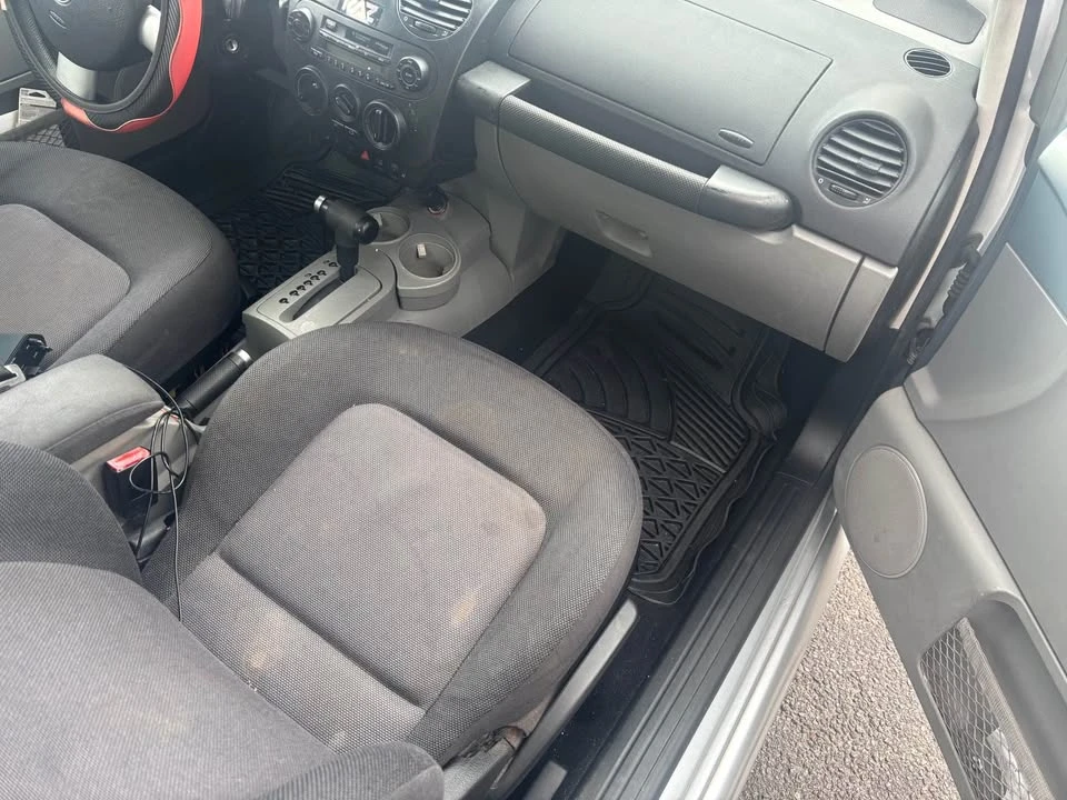 2003 Volkswagen New Beetle - Image 7 of 10