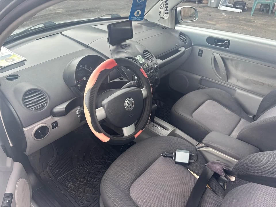 2003 Volkswagen New Beetle - Image 5 of 10