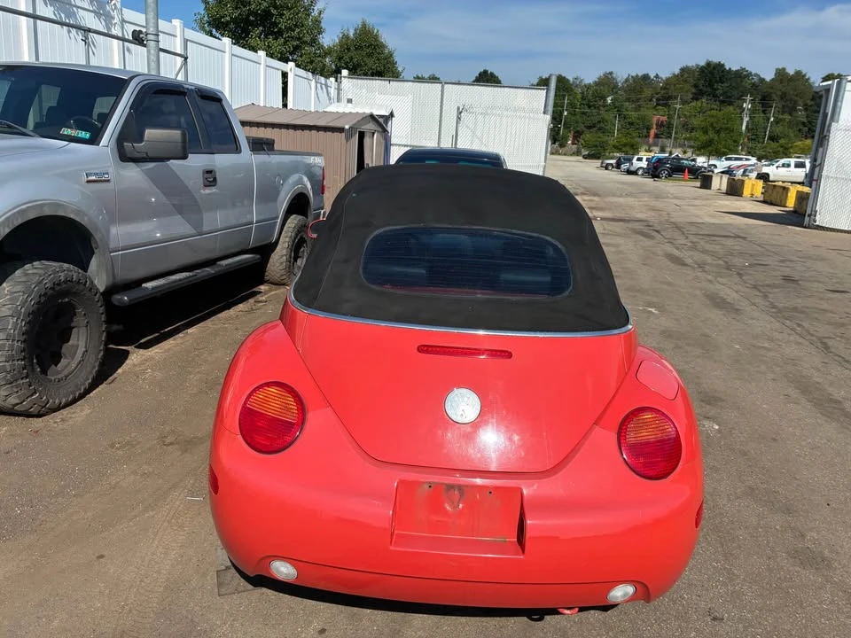 2003 Volkswagen New Beetle - Image 4 of 6