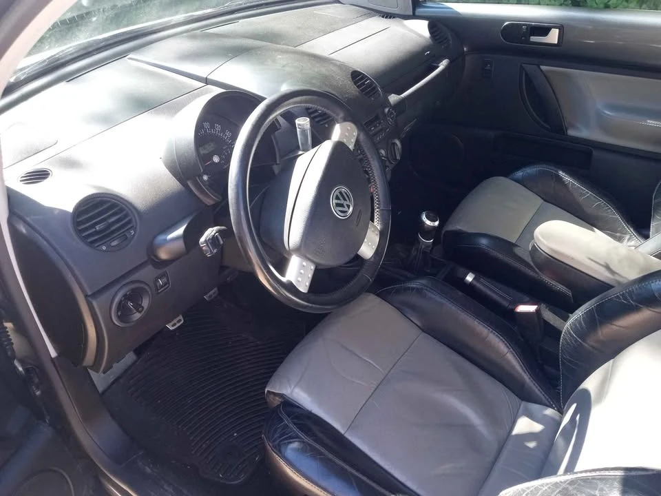 2003 Volkswagen New Beetle - Image 5 of 8