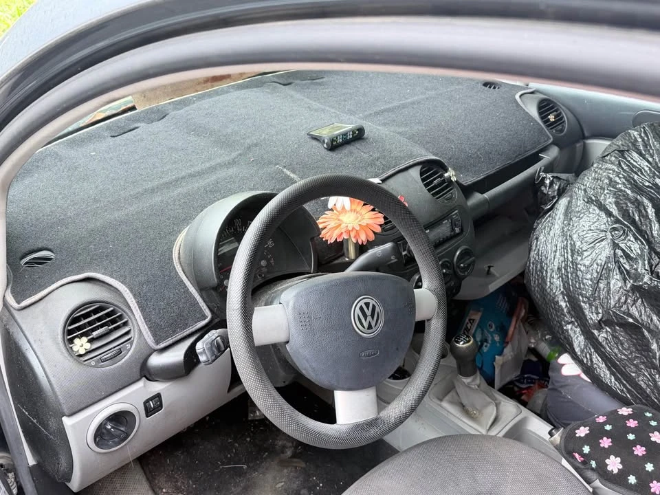 2003 Volkswagen New Beetle - Image 6 of 7