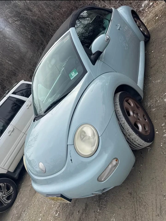 2003 Volkswagen New Beetle - Image 2 of 6