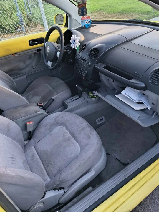 2003 Volkswagen New Beetle - Image 2 of 9