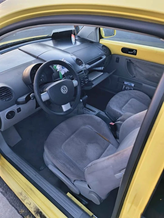 2003 Volkswagen New Beetle - Image 3 of 9