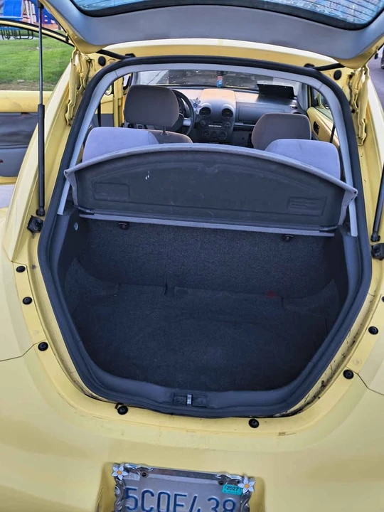 2003 Volkswagen New Beetle - Image 6 of 9