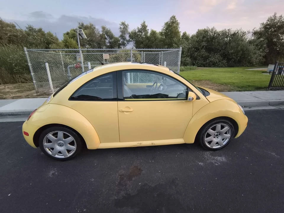 2003 Volkswagen New Beetle - Image 8 of 9