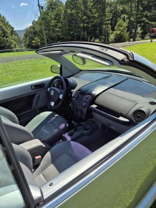2003 Volkswagen New Beetle - Image 8 of 8