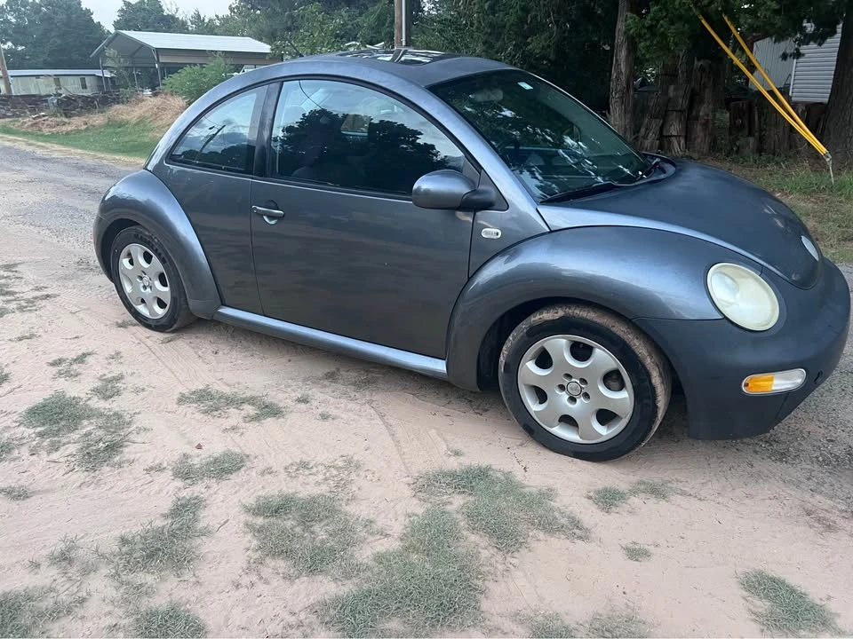 2003 Volkswagen New Beetle - Image 2 of 5