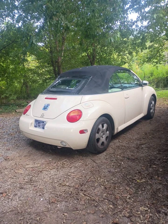 2003 Volkswagen New Beetle - Image 2 of 6