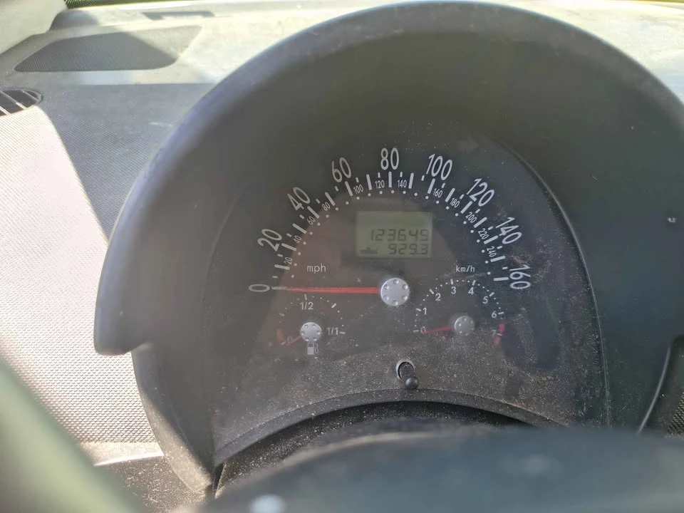 2003 Volkswagen New Beetle - Image 2 of 2