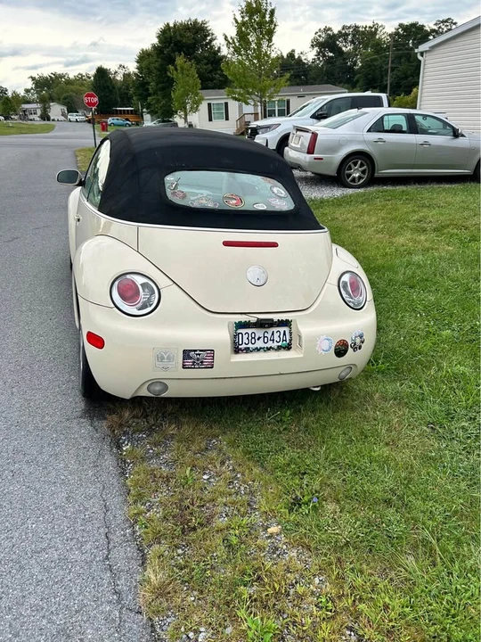 2003 Volkswagen New Beetle - Image 2 of 8