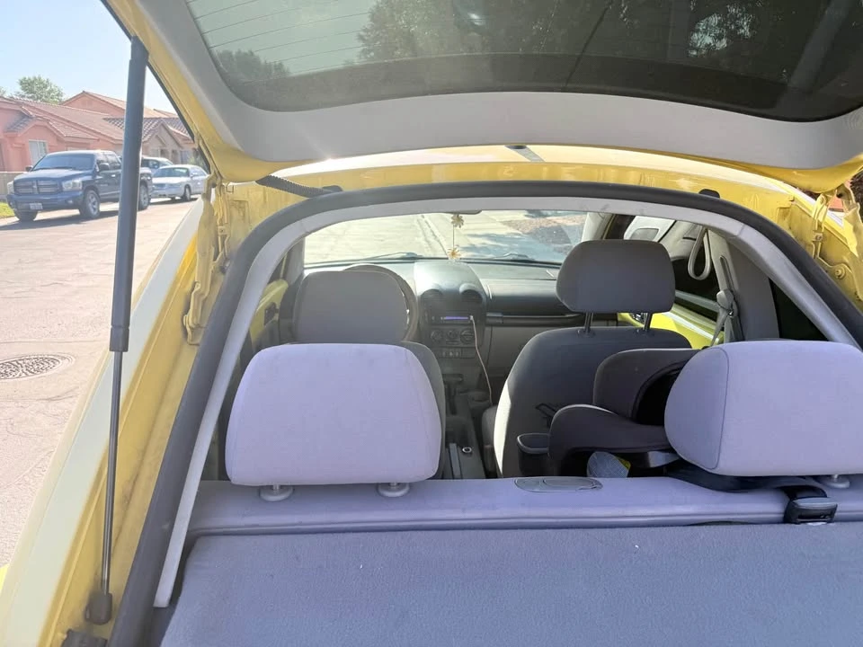 2003 Volkswagen New Beetle - Image 8 of 8