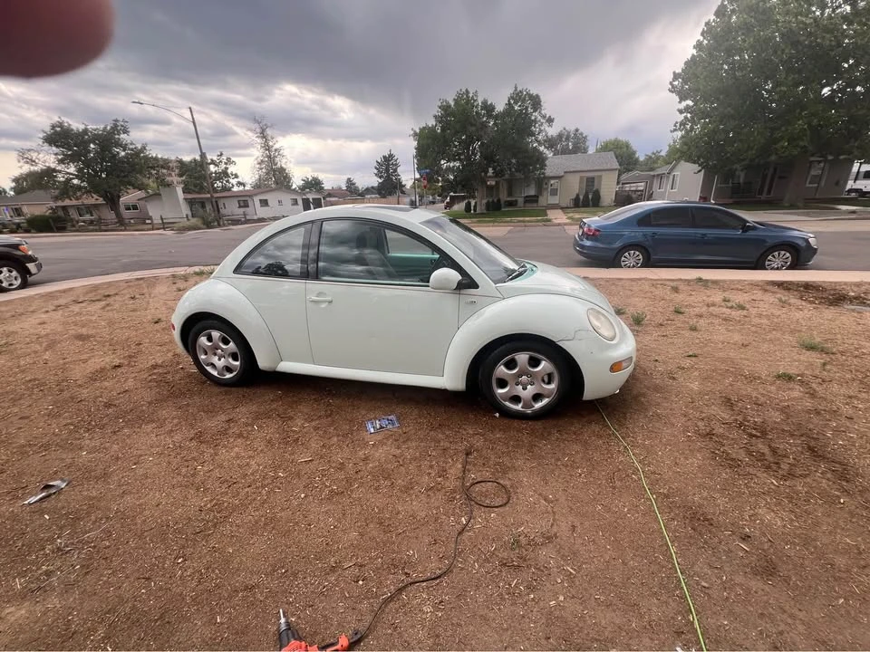 2003 Volkswagen New Beetle - Image 9 of 13