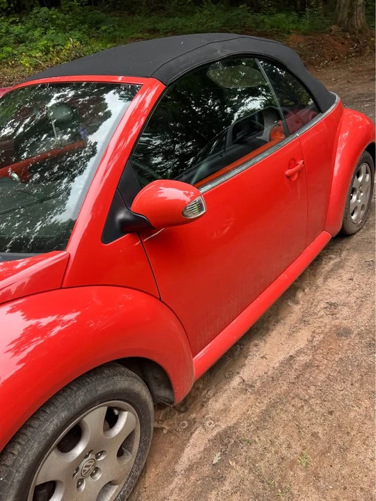 2003 Volkswagen New Beetle - Image 2 of 8
