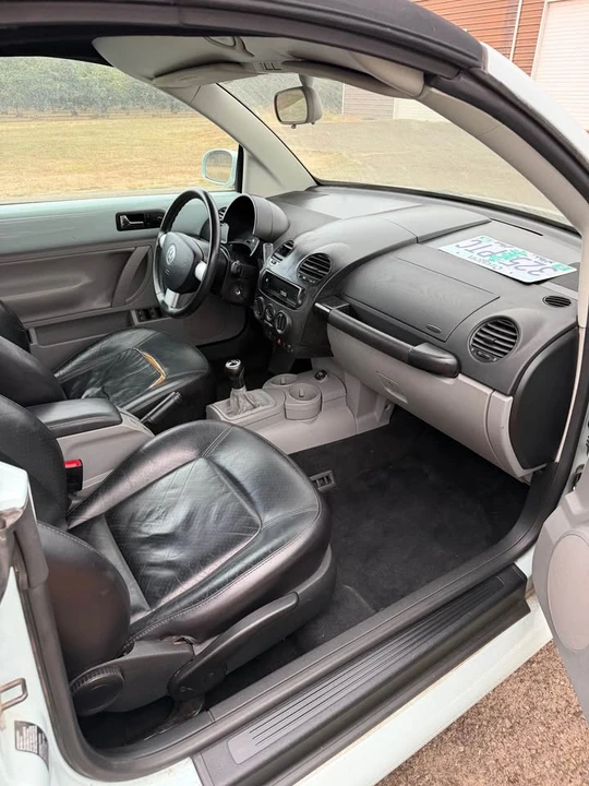 2003 Volkswagen New Beetle - Image 2 of 7