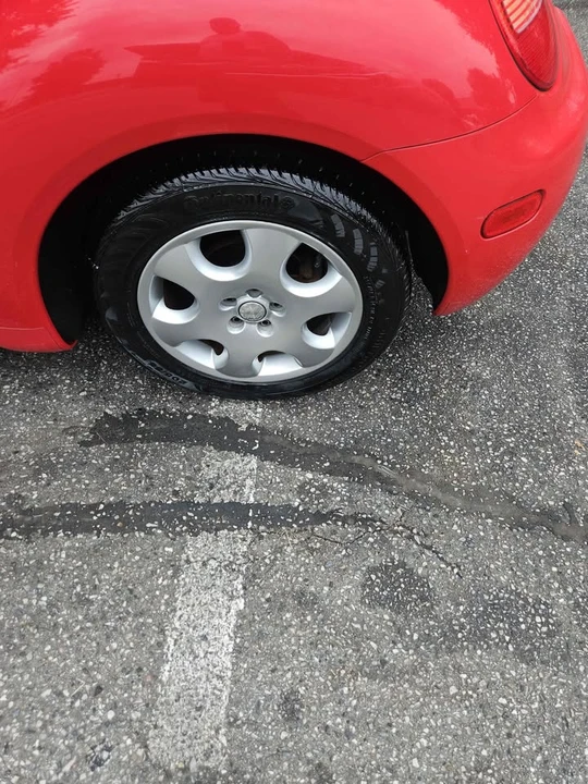 2003 Volkswagen New Beetle - Image 9 of 14