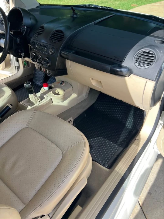 2003 Volkswagen New Beetle - Image 5 of 10