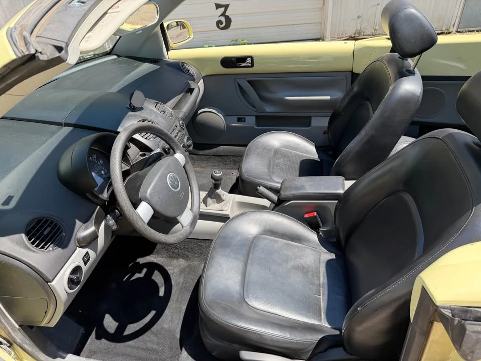 2003 Volkswagen New Beetle - Image 9 of 11