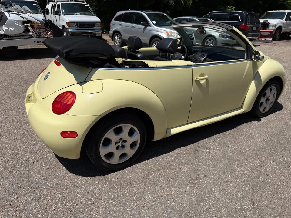 2003 Volkswagen New Beetle - Image 3 of 11