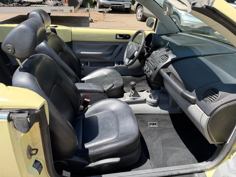 2003 Volkswagen New Beetle - Image 10 of 11